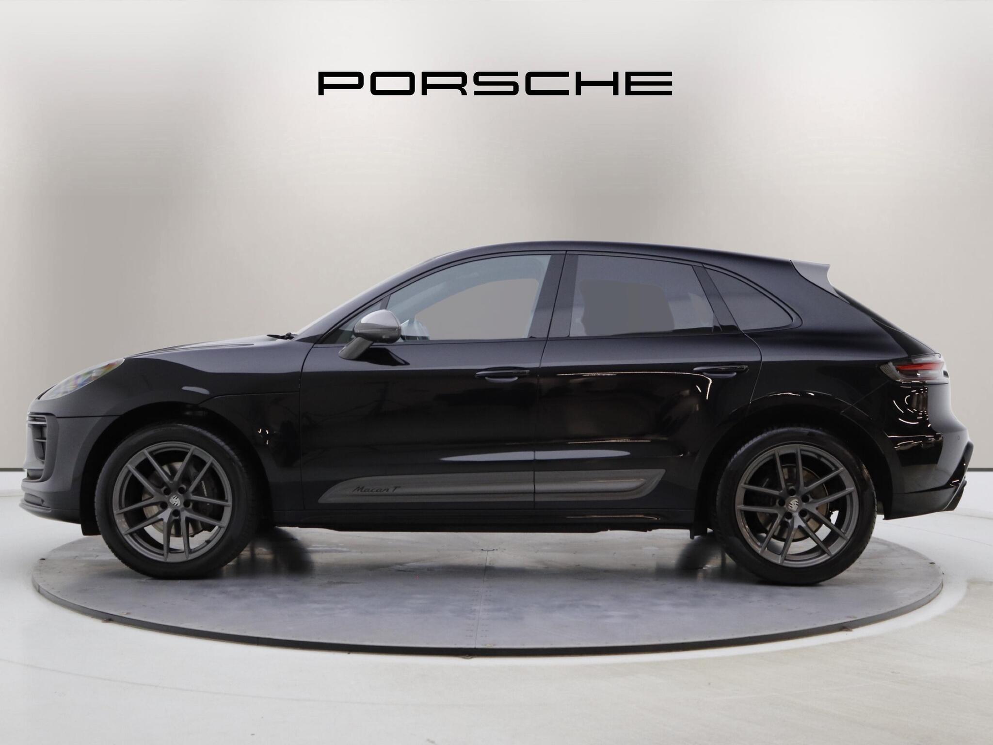 Porsche Macan view 4