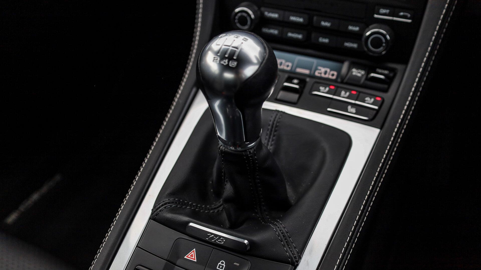 Porsche Cayman view 16