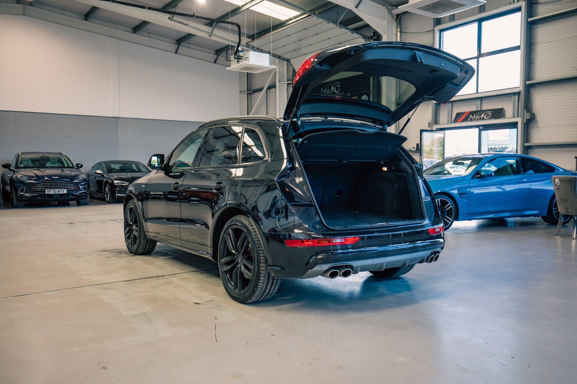 Audi SQ5 view 32