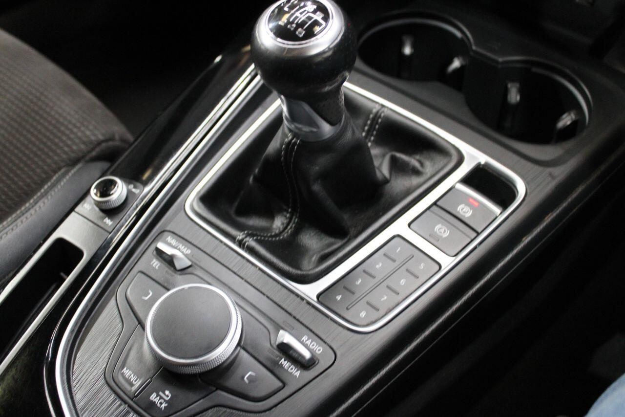Audi A4 view 24