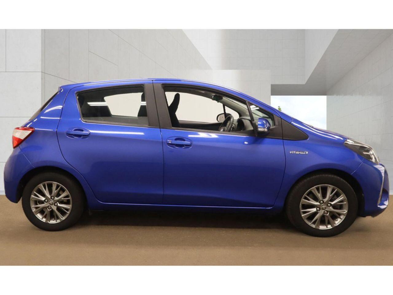 Toyota Yaris view 4