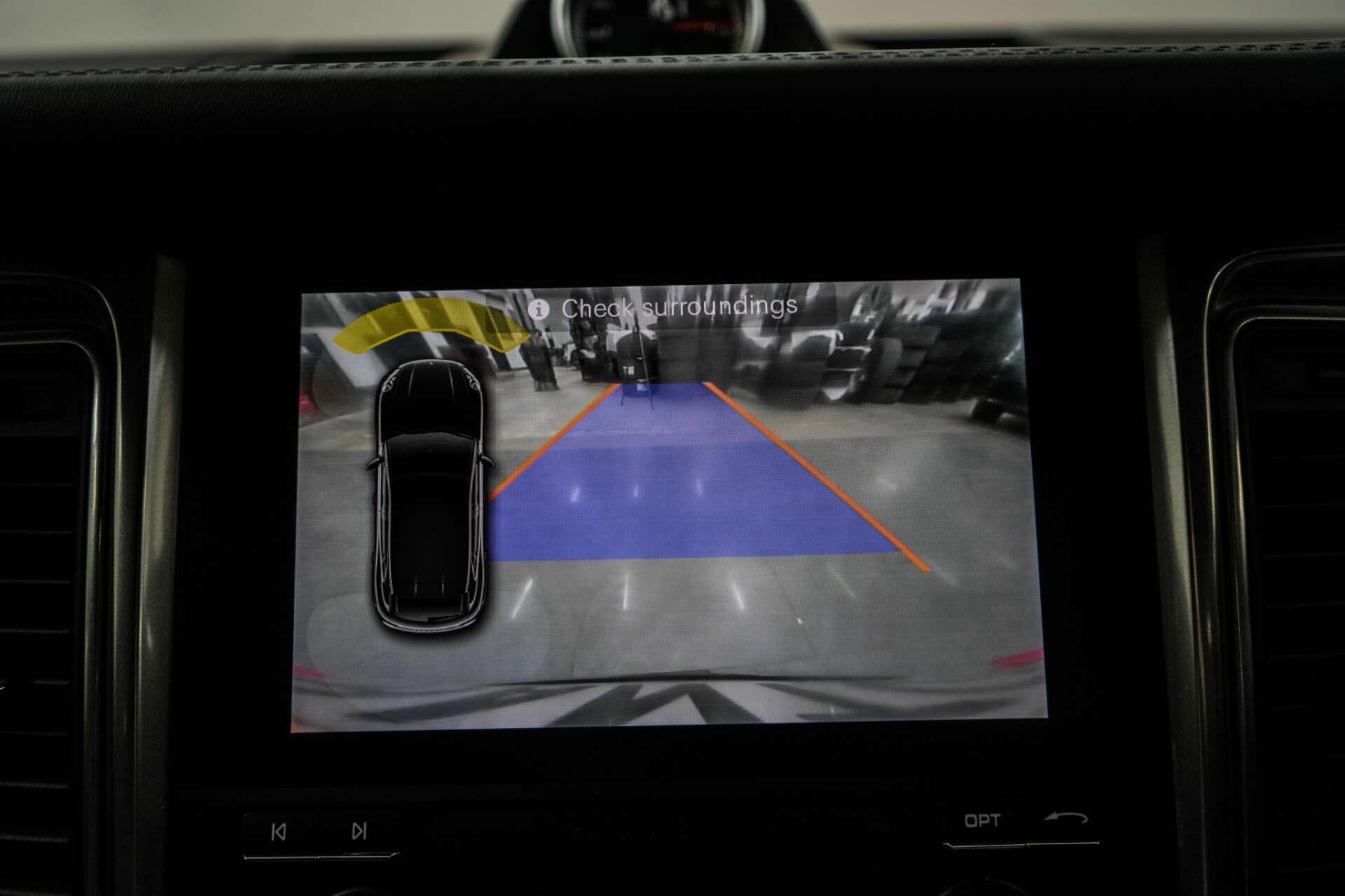 Porsche Macan view 38
