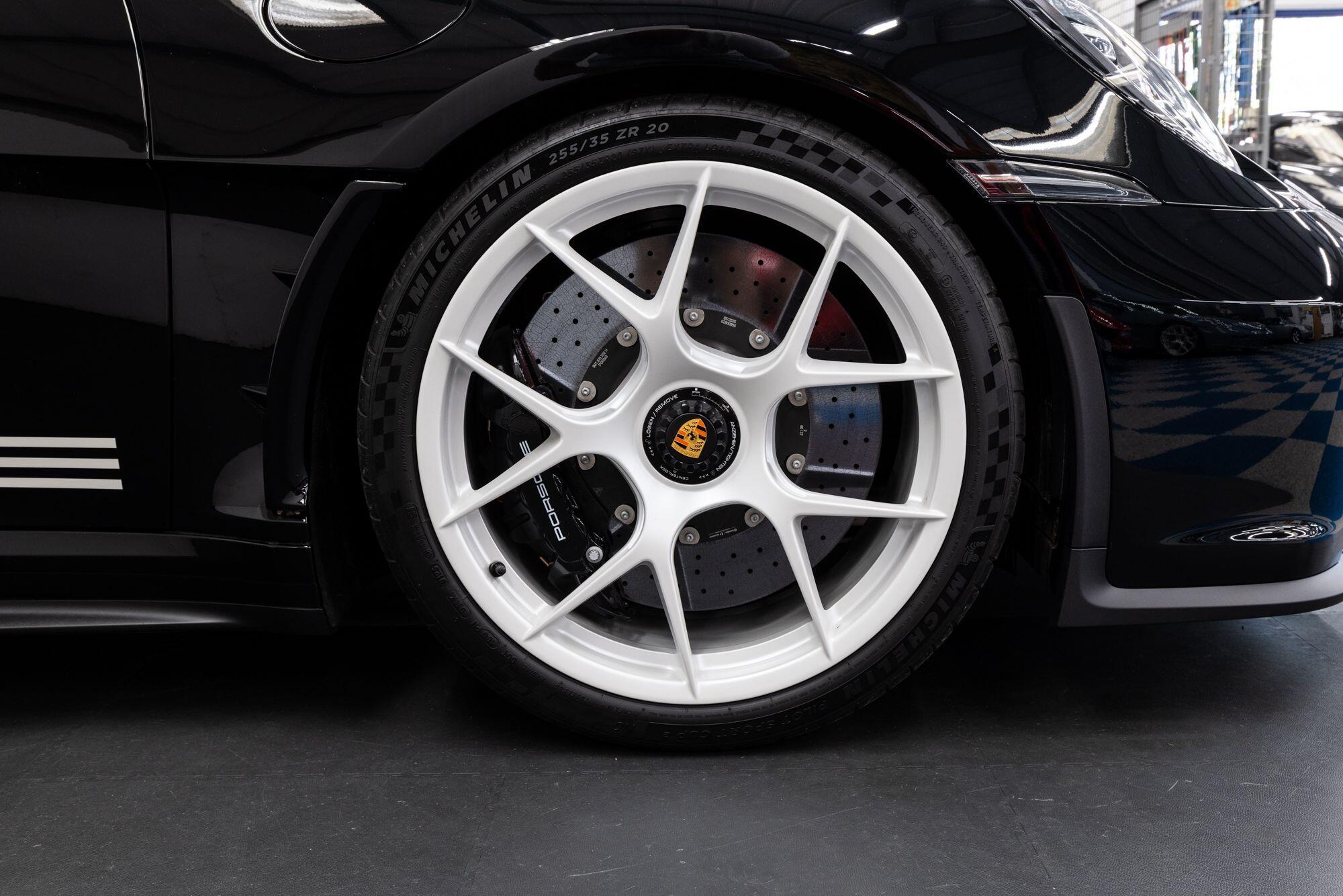 Porsche 911 view 57