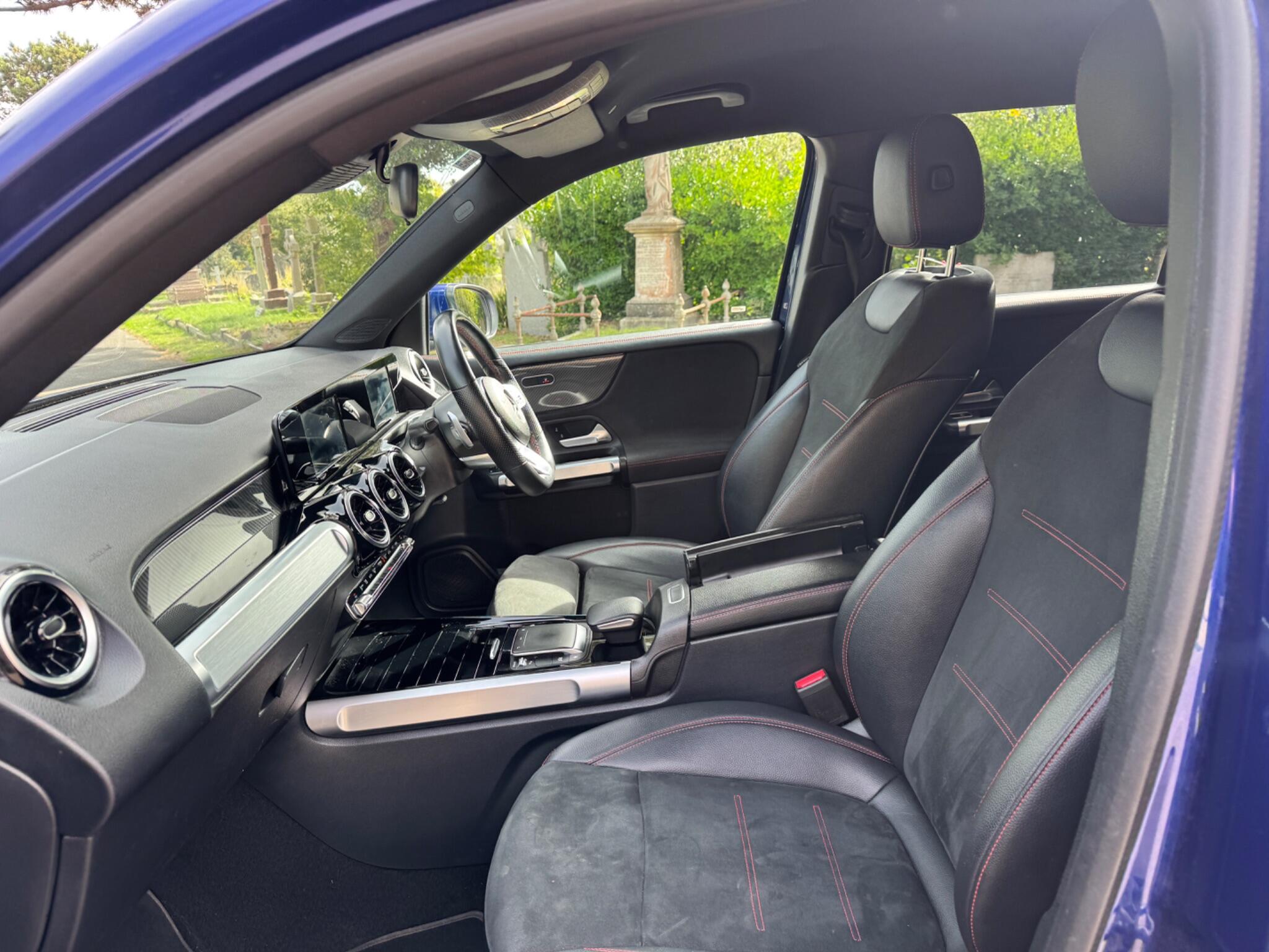 Mercedes-Benz GLB view 79