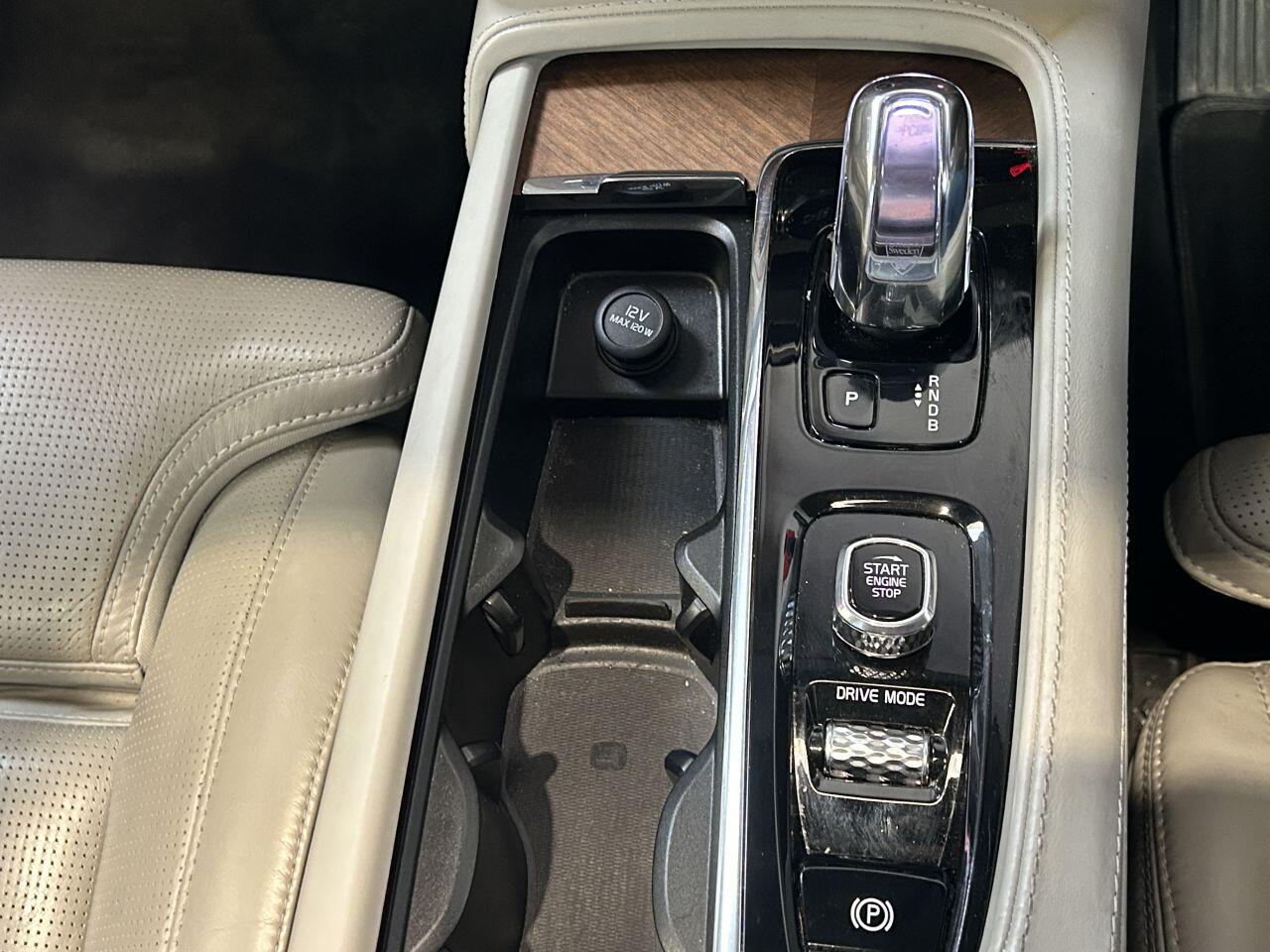 Volvo XC90 view 50