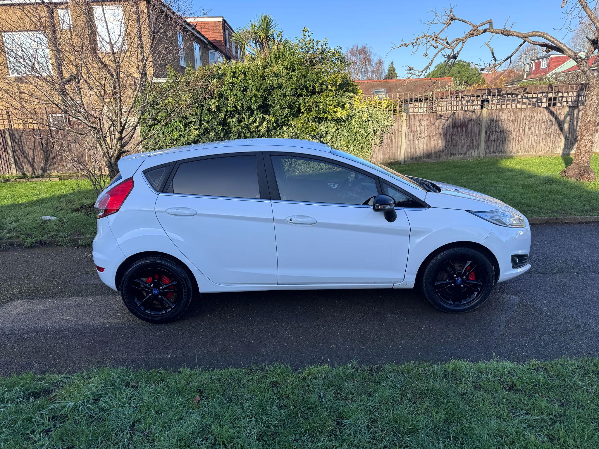 2016 Ford Fiesta image 5