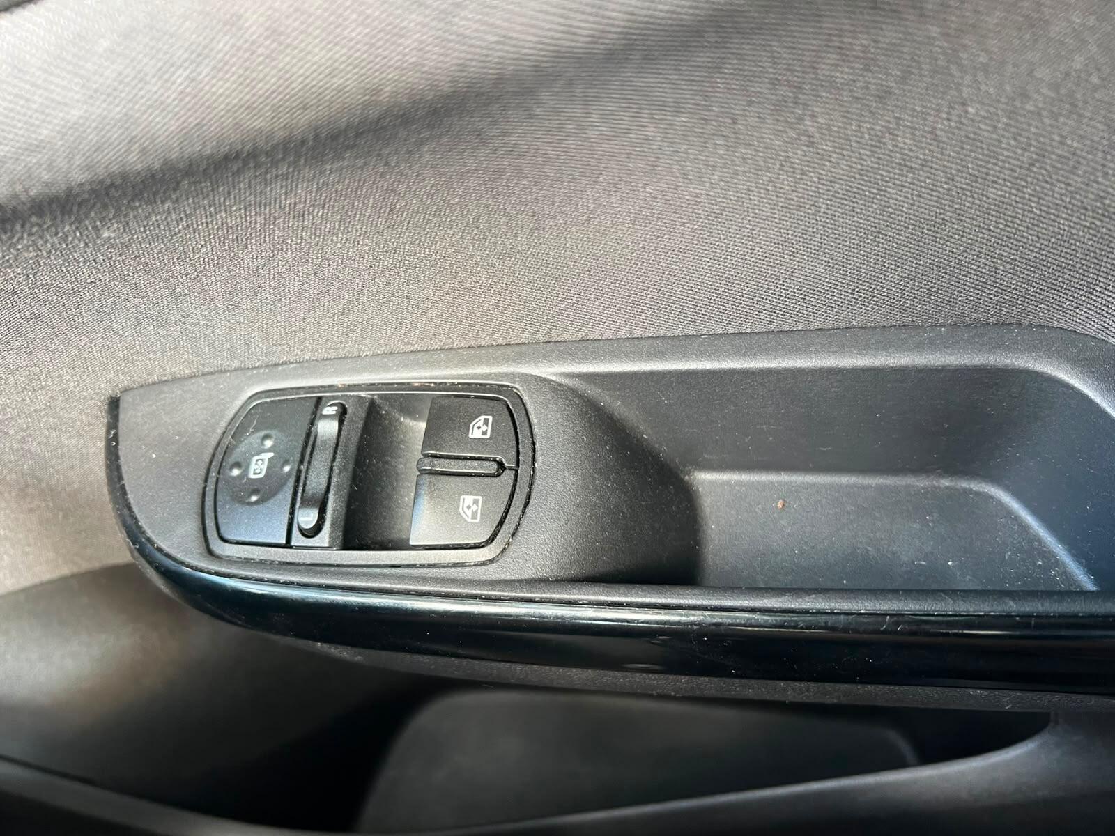 Vauxhall Corsa view 12
