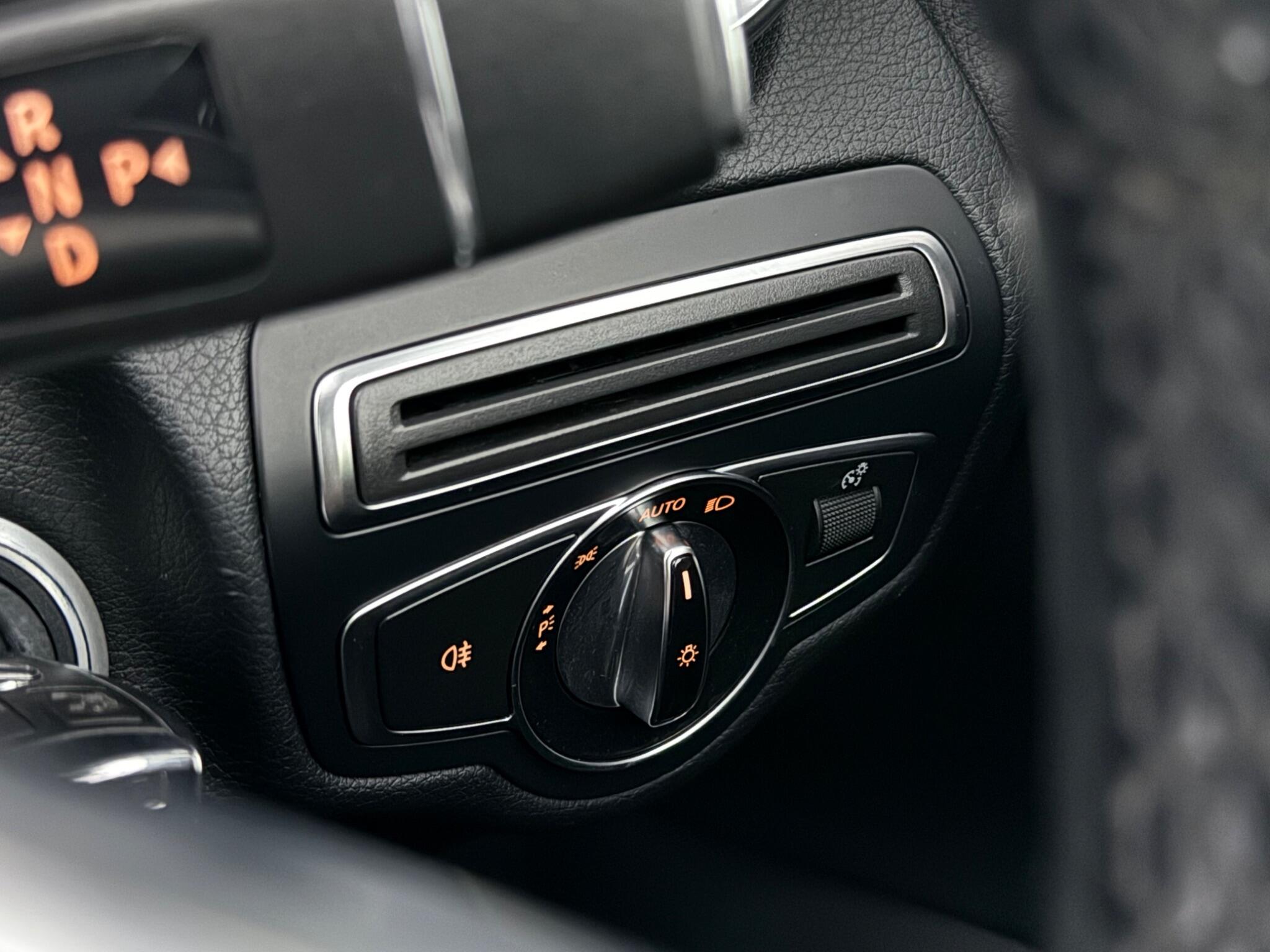 Mercedes-Benz C-Class view 19