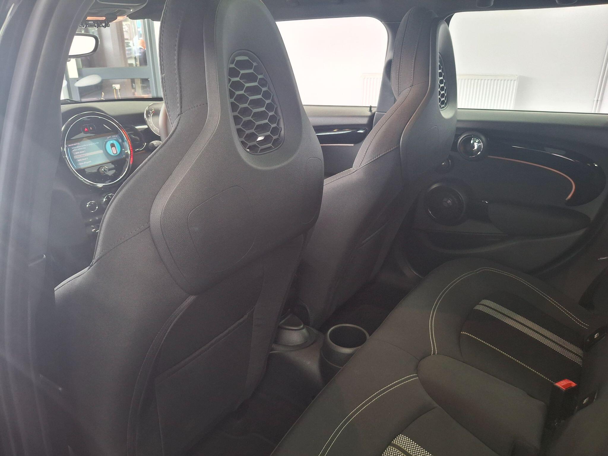 Mini Hatch view 19