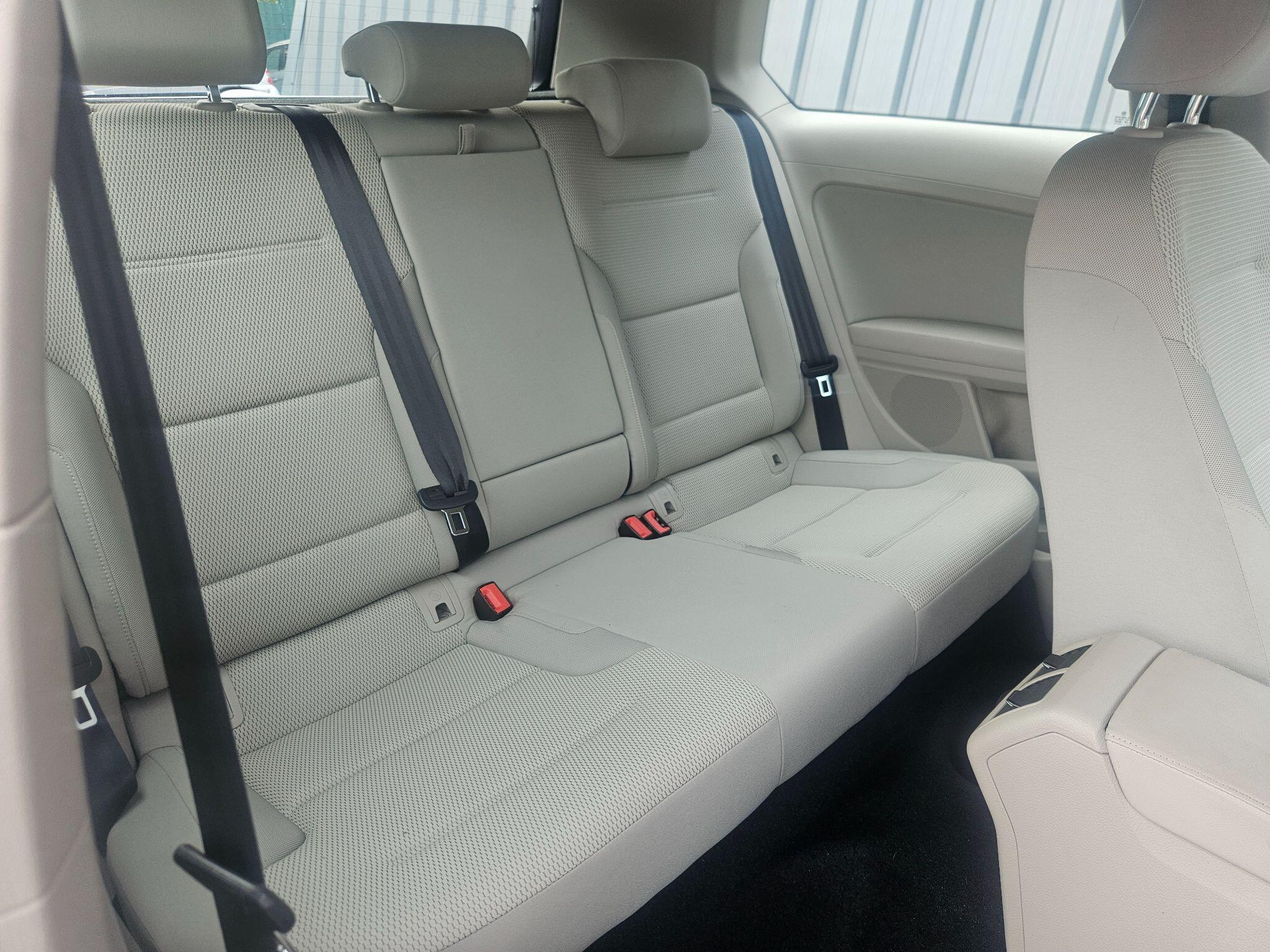 2015 Volkswagen Golf image 40