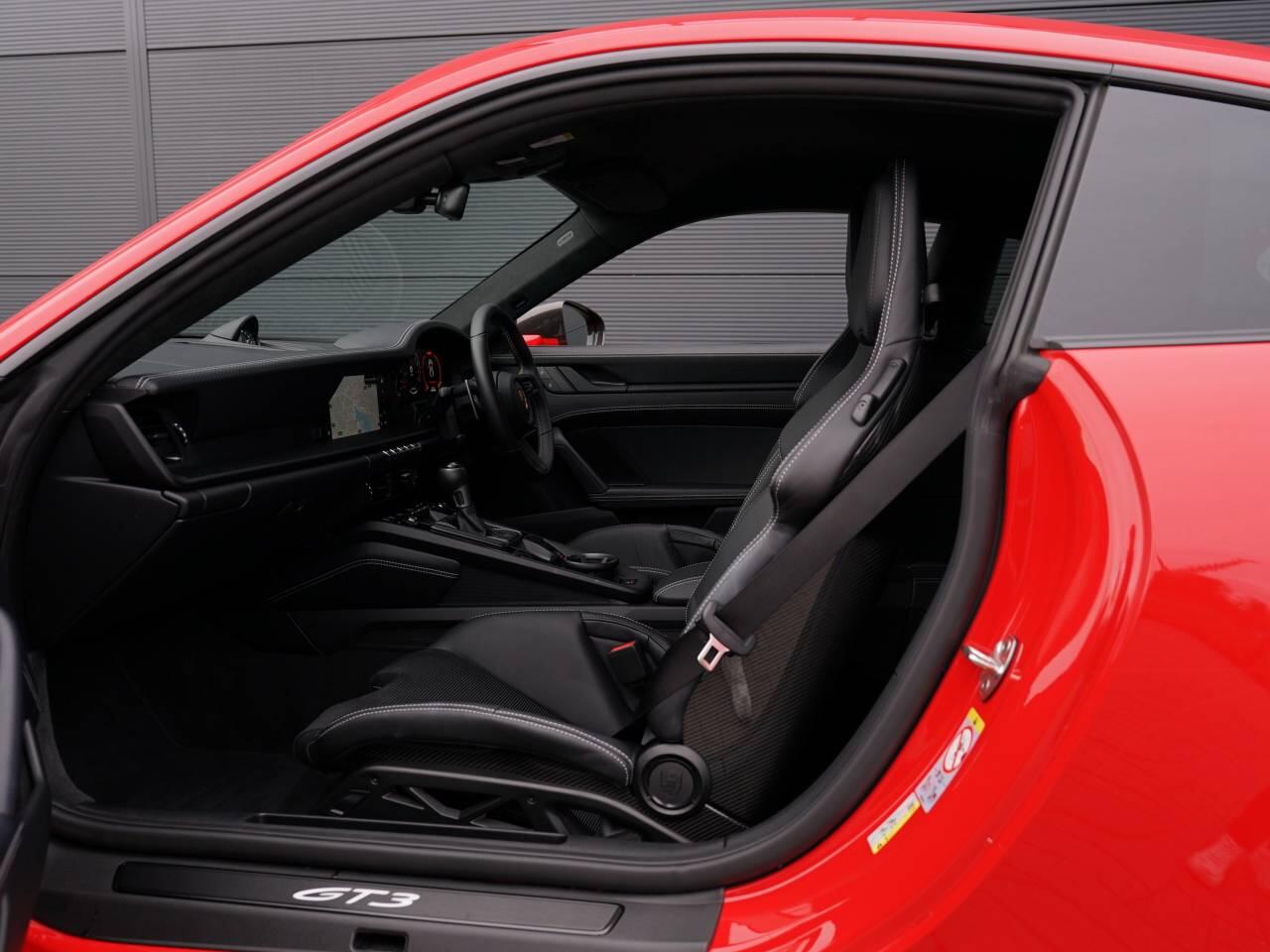 Porsche 911 view 8