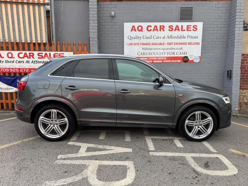 Audi Q3 view 8