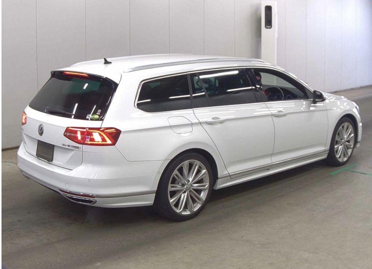 Volkswagen Passat view 4