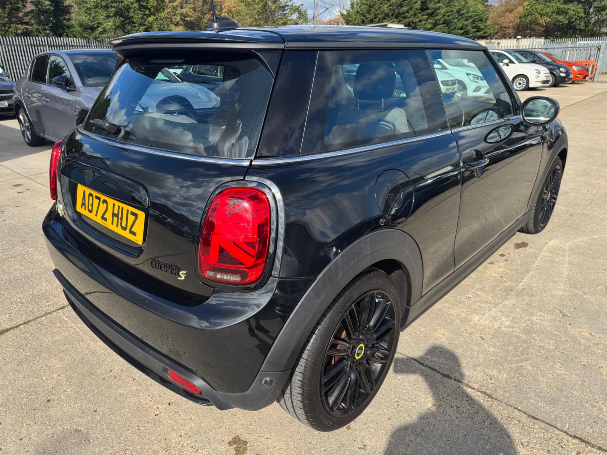 Mini Hatch view 12