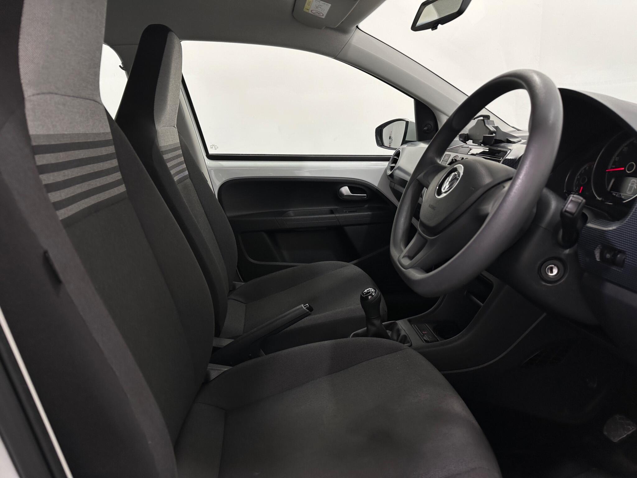 Volkswagen Up! view 26