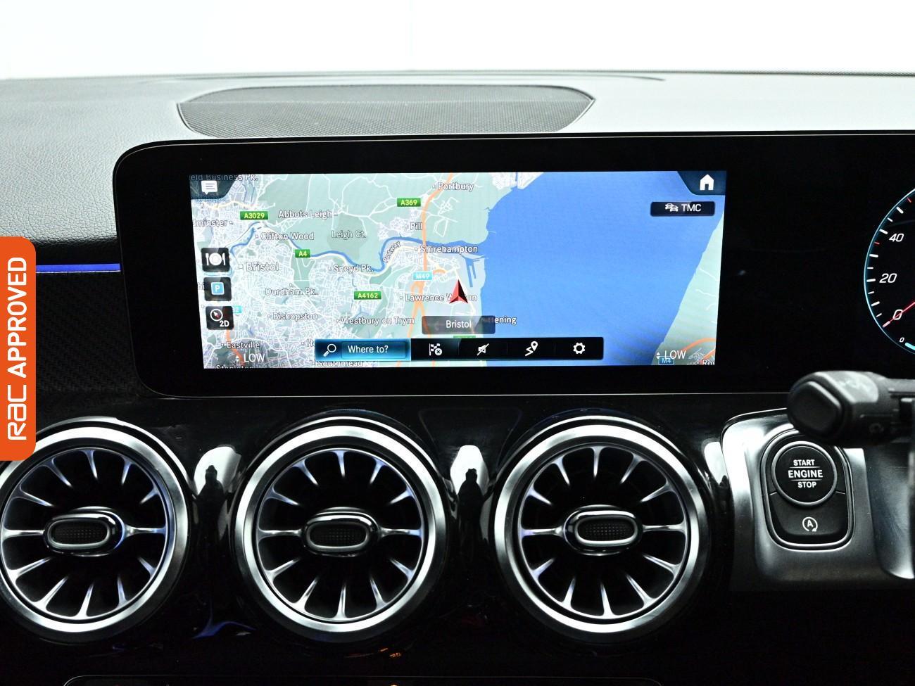 Mercedes-Benz GLB view 3
