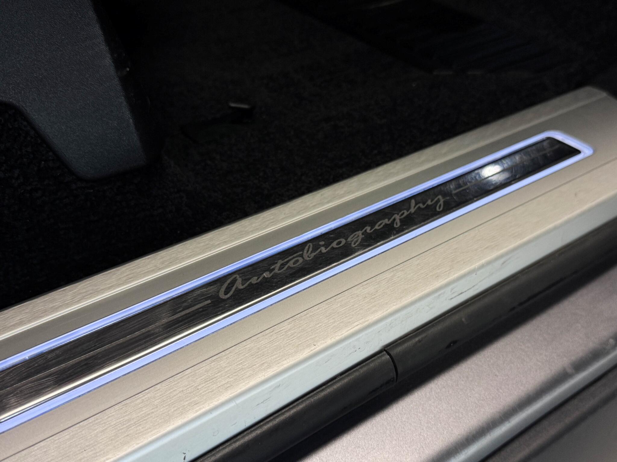 Land Rover Range Rover view 36