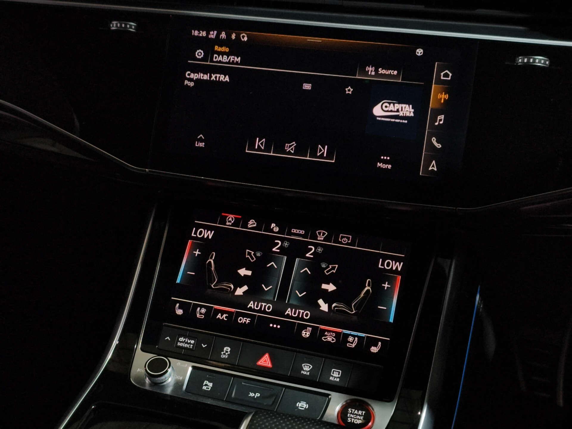 Audi SQ7 view 45