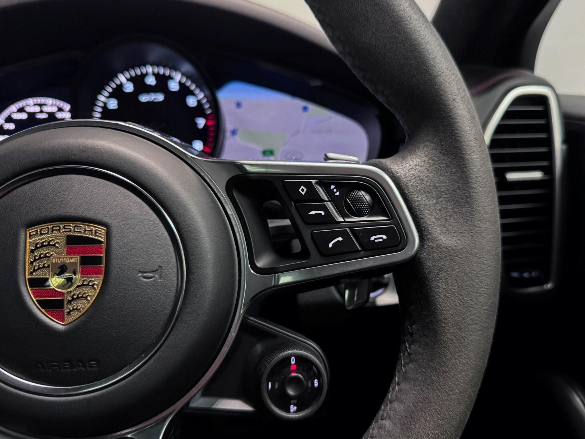Porsche Cayenne view 16