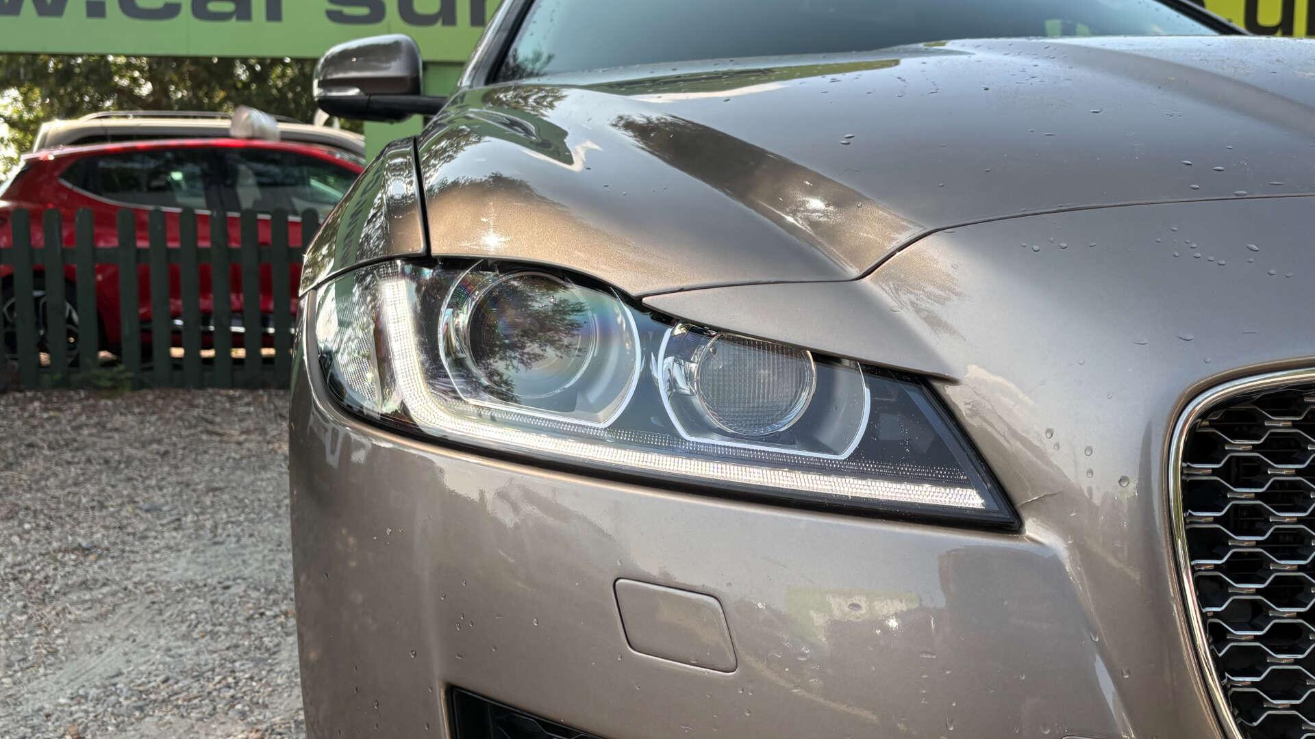 Jaguar XF view 42