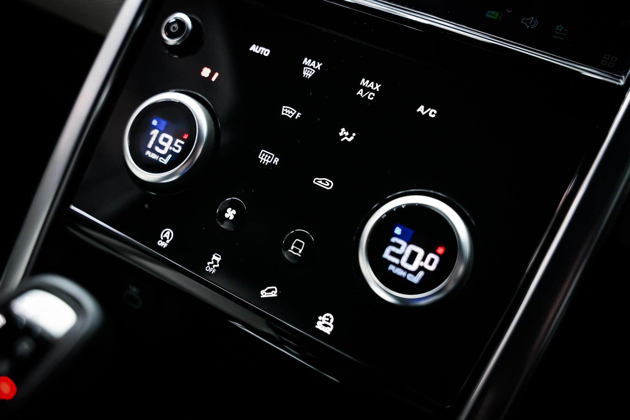 Land Rover Discovery Sport view 39