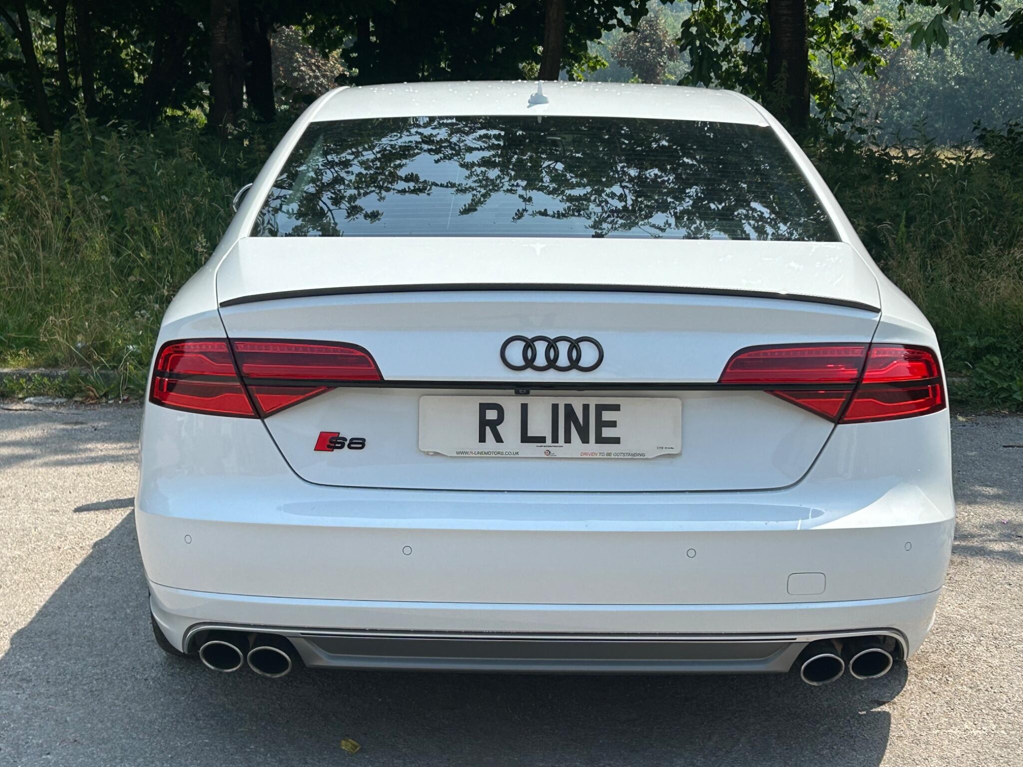 Audi S8 view 18