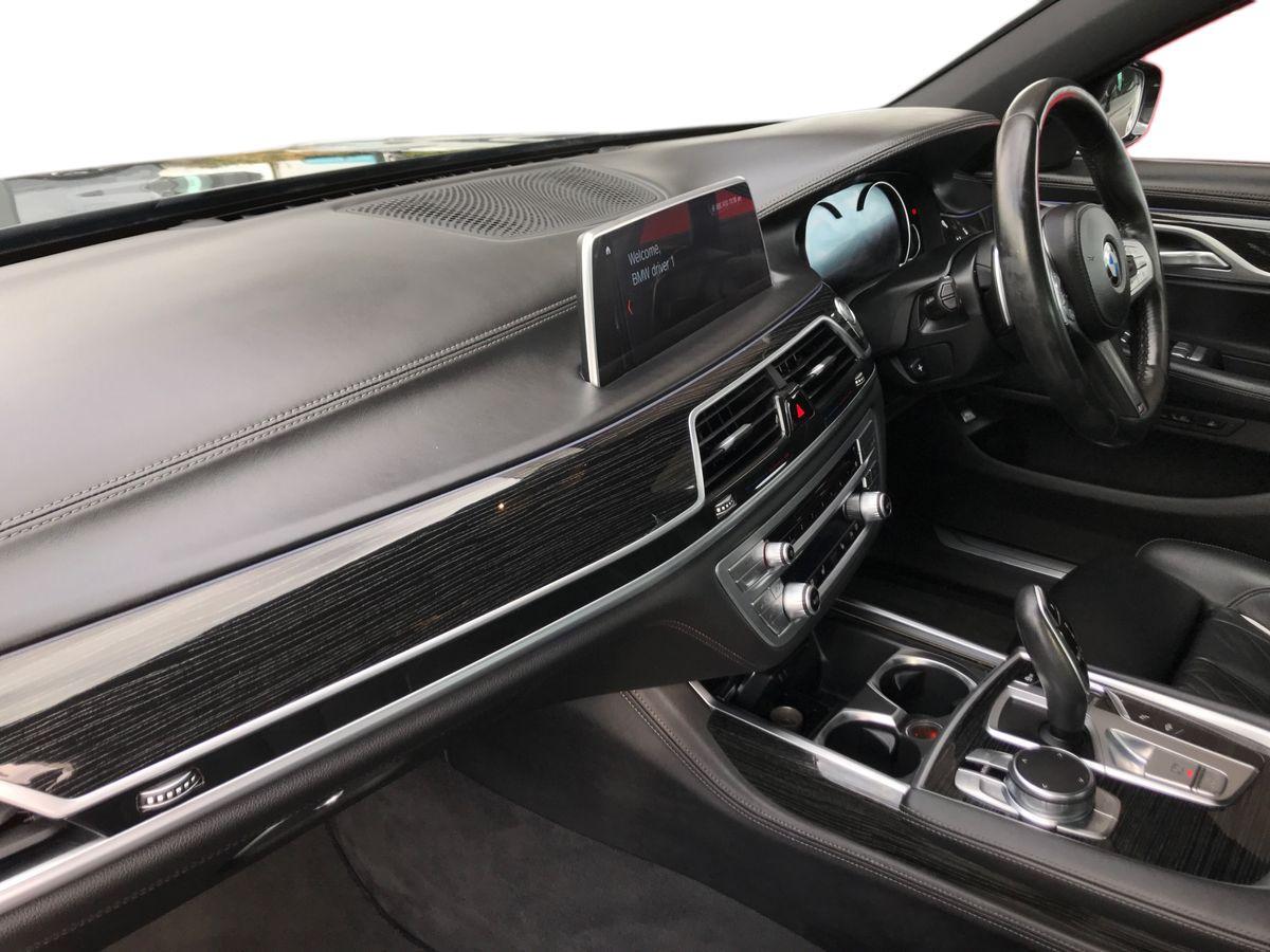 BMW 7 Series view 5