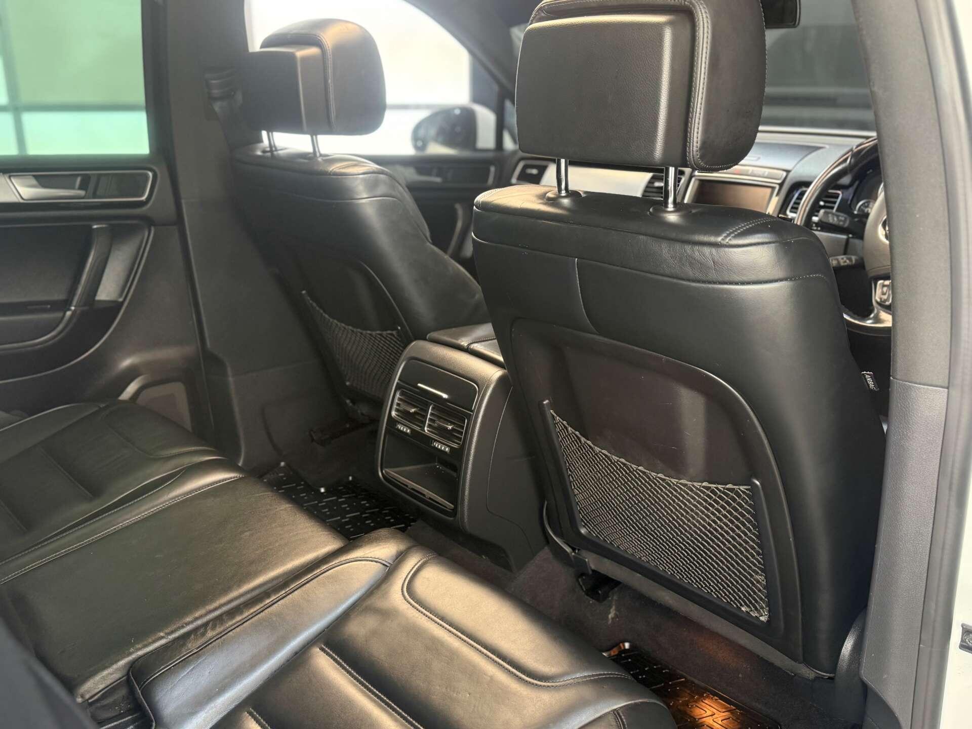 Volkswagen Touareg view 15