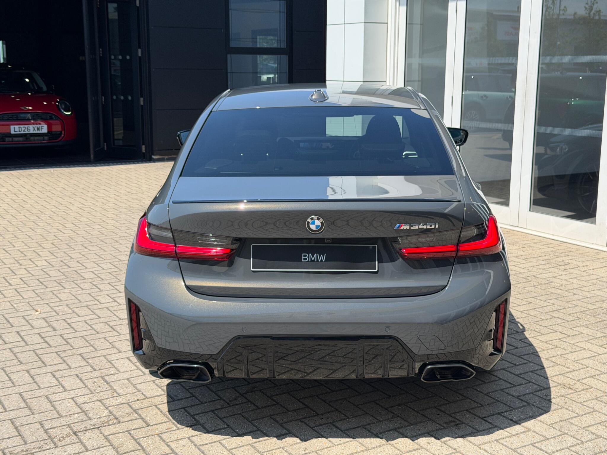BMW 3 Series view 4