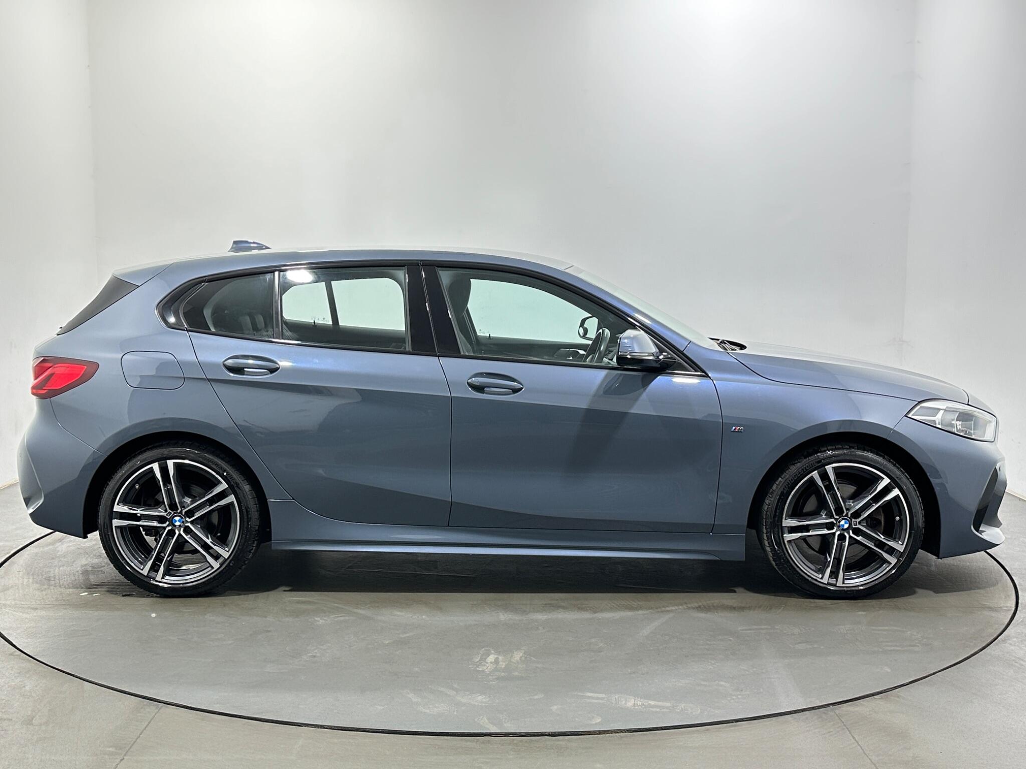 BMW 1 Series view 9