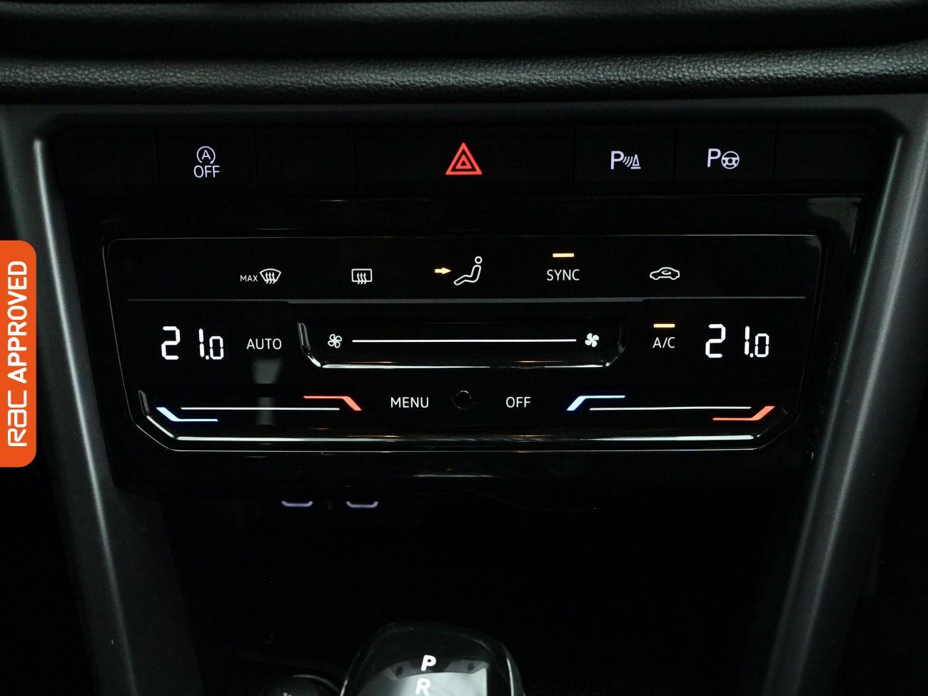 Volkswagen T-Roc view 18