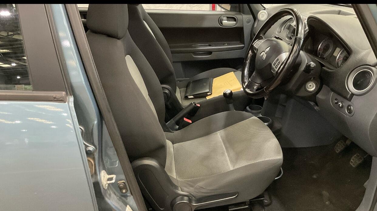 Mitsubishi Colt view 11