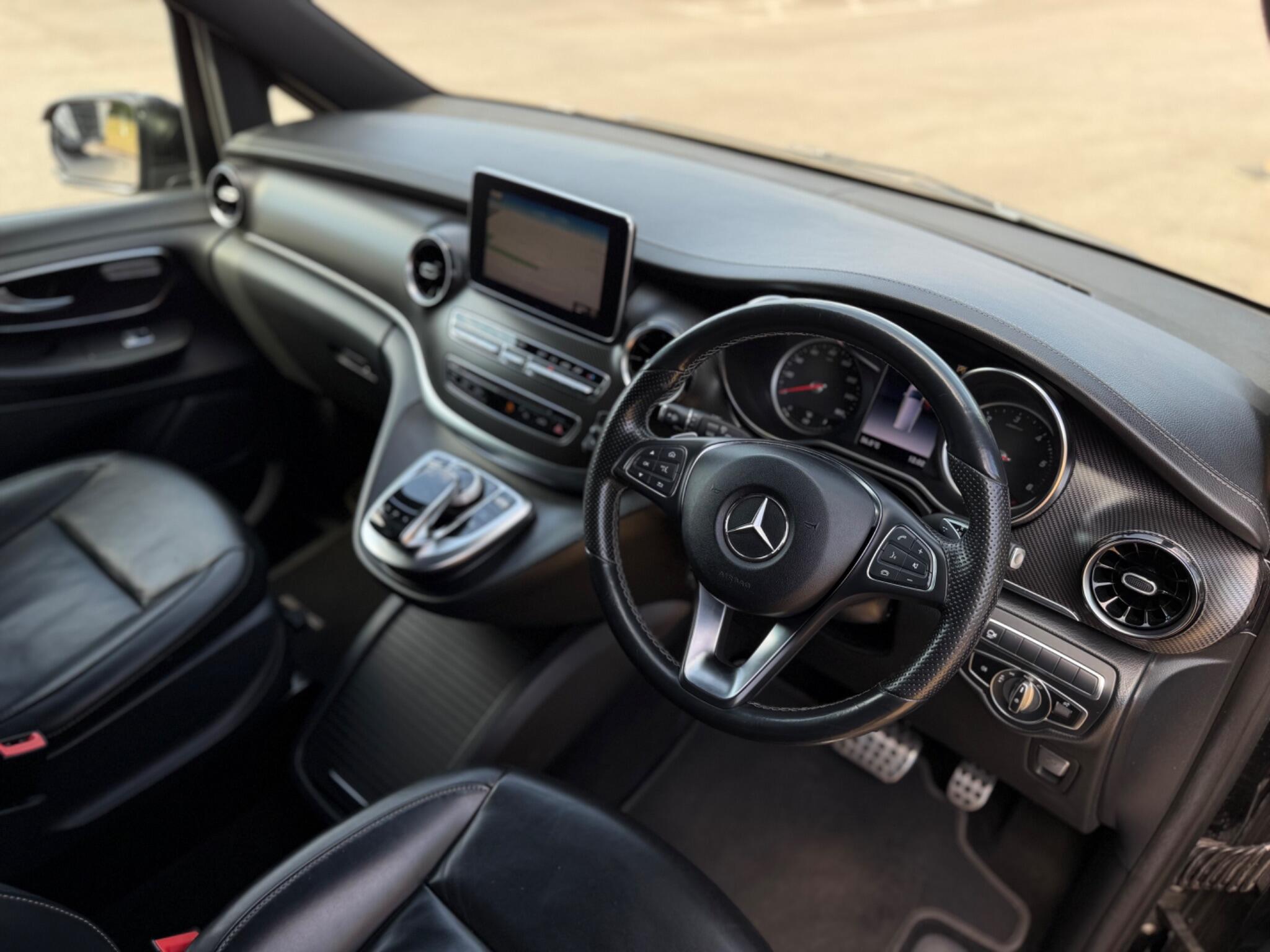 Mercedes-Benz V-Class view 15