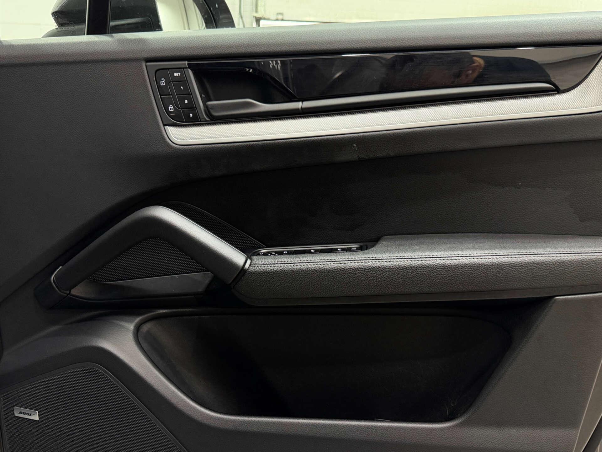Porsche Cayenne view 35