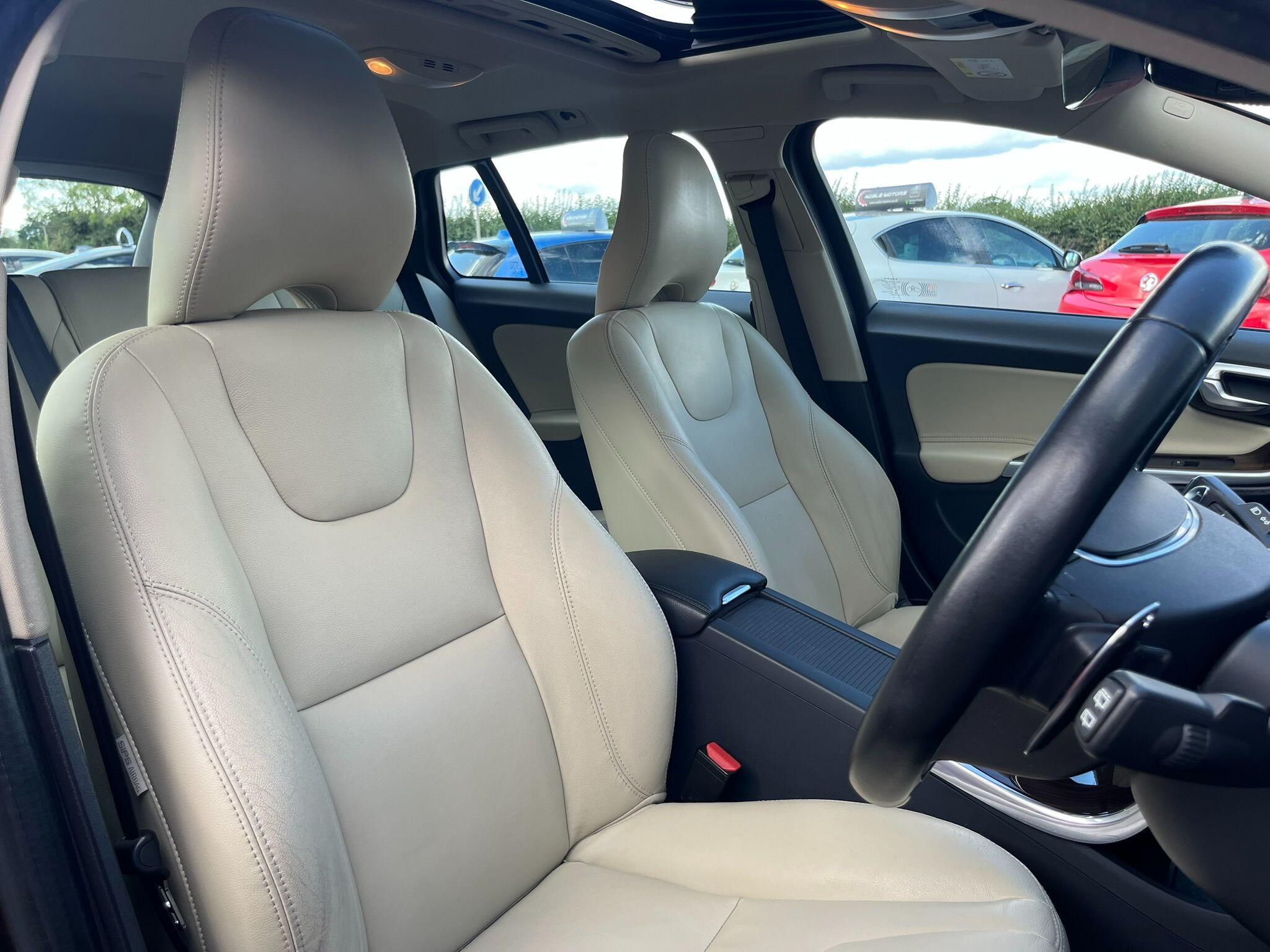 Volvo V60 view 11