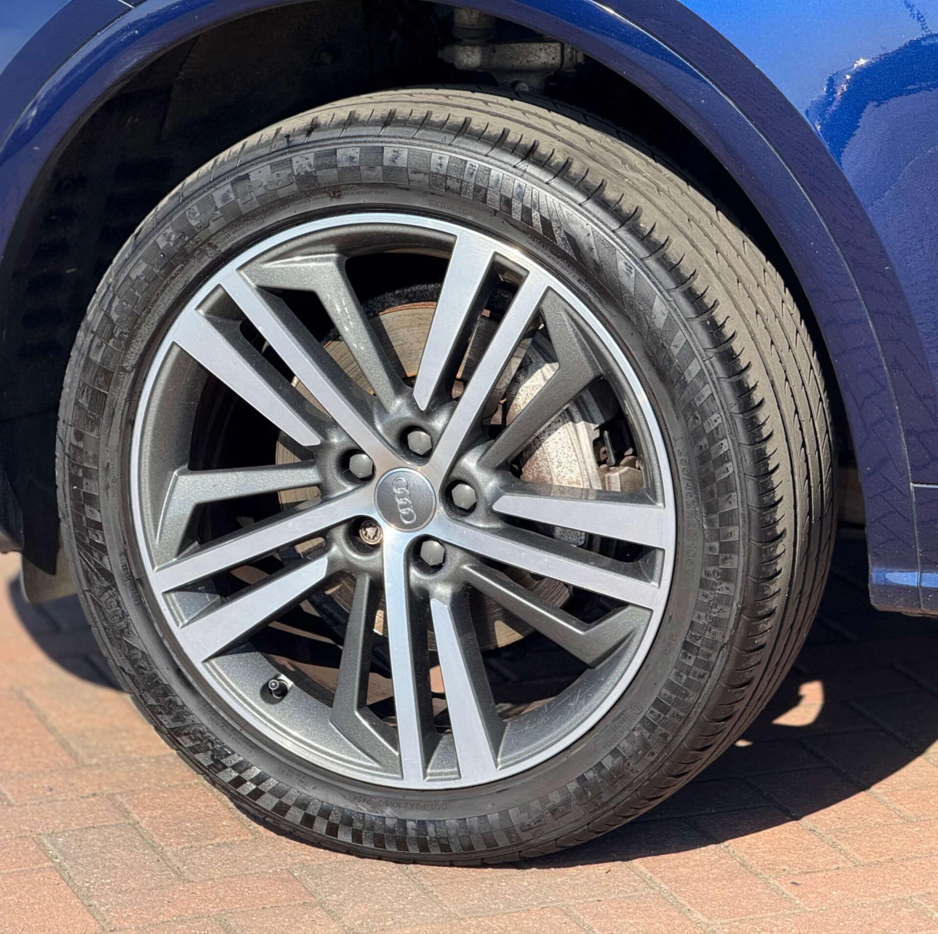 Audi Q5 view 7