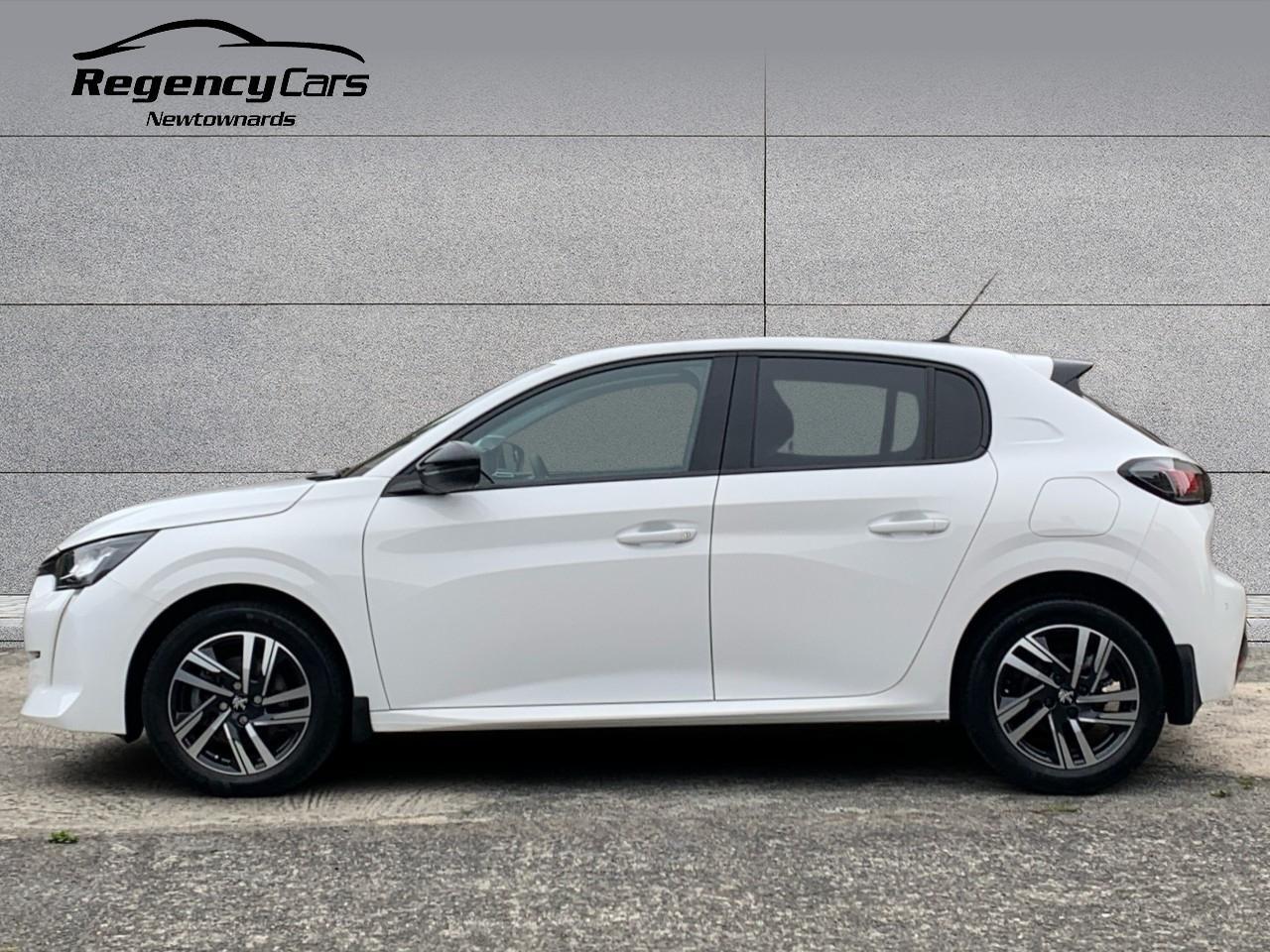 Peugeot 208 view 5