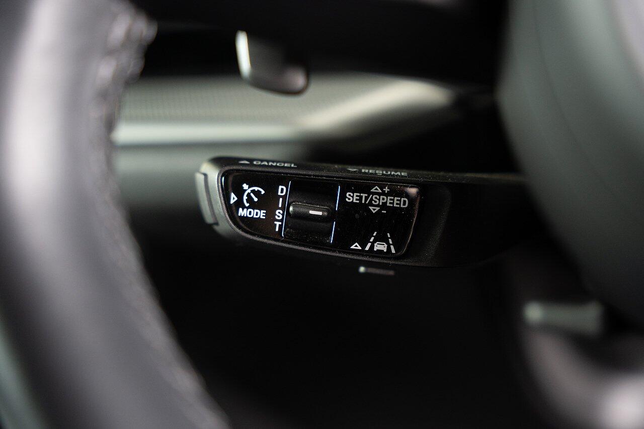 Porsche Cayenne view 36