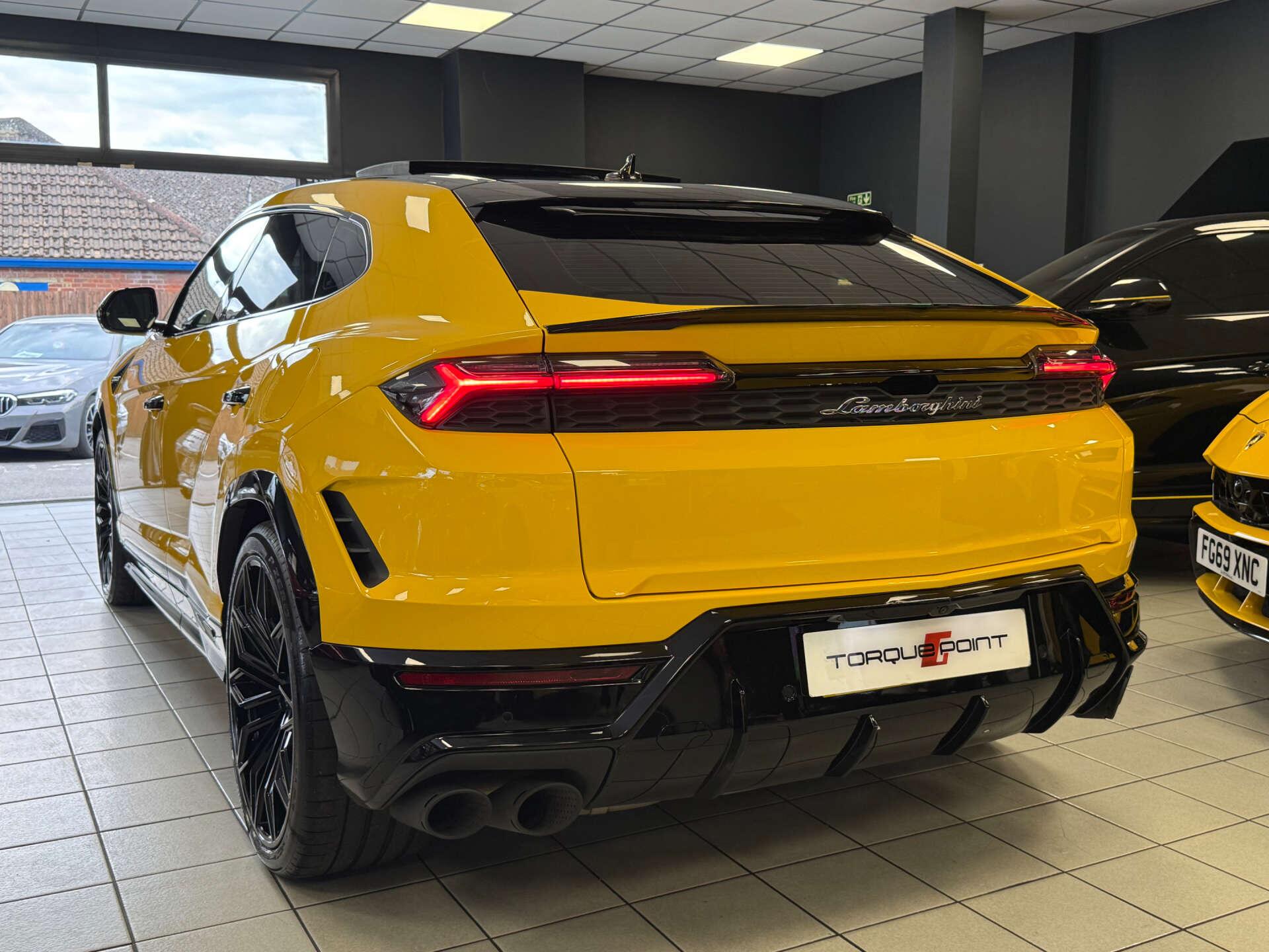 Lamborghini Urus view 3
