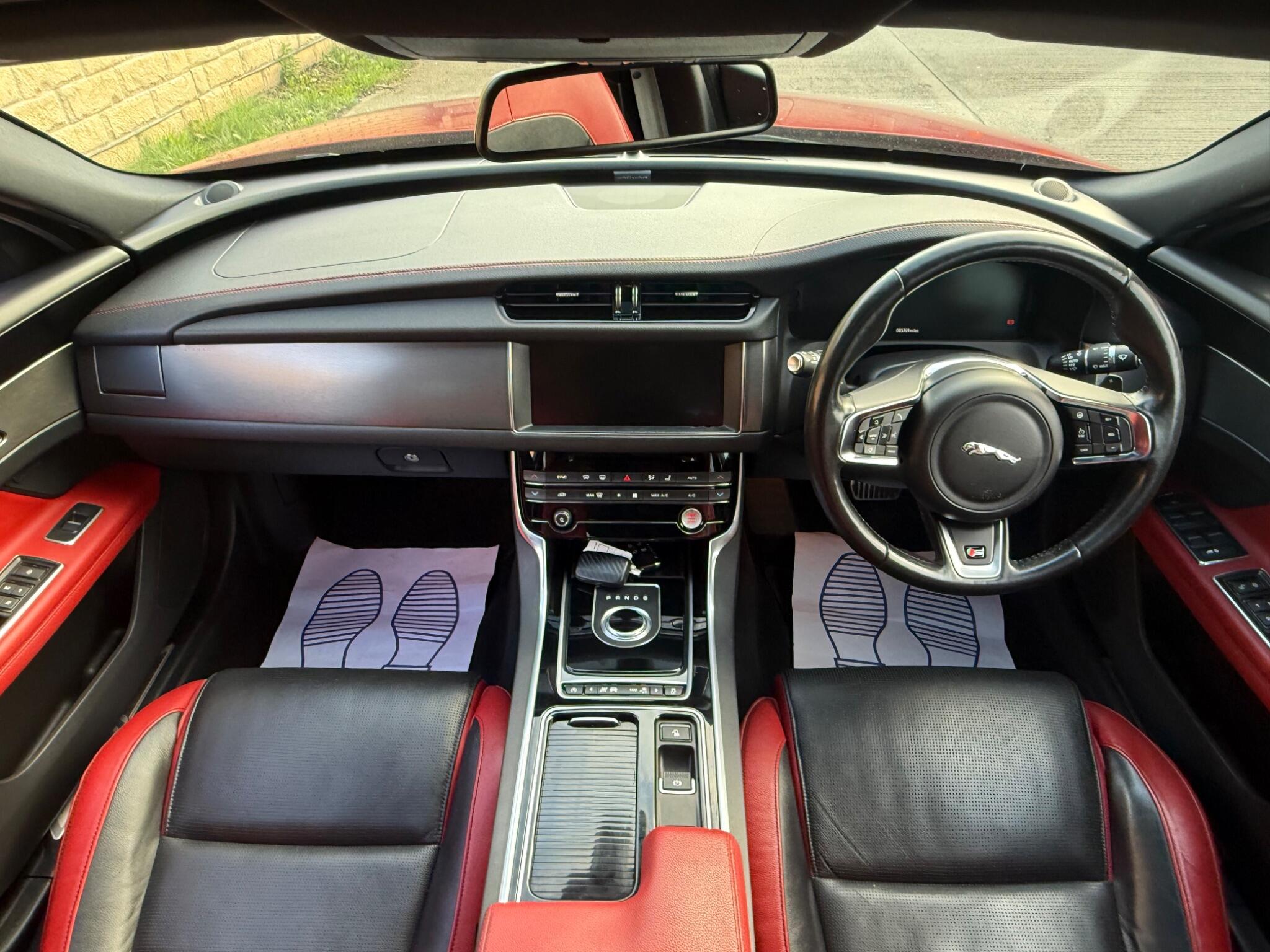 Jaguar XF view 22