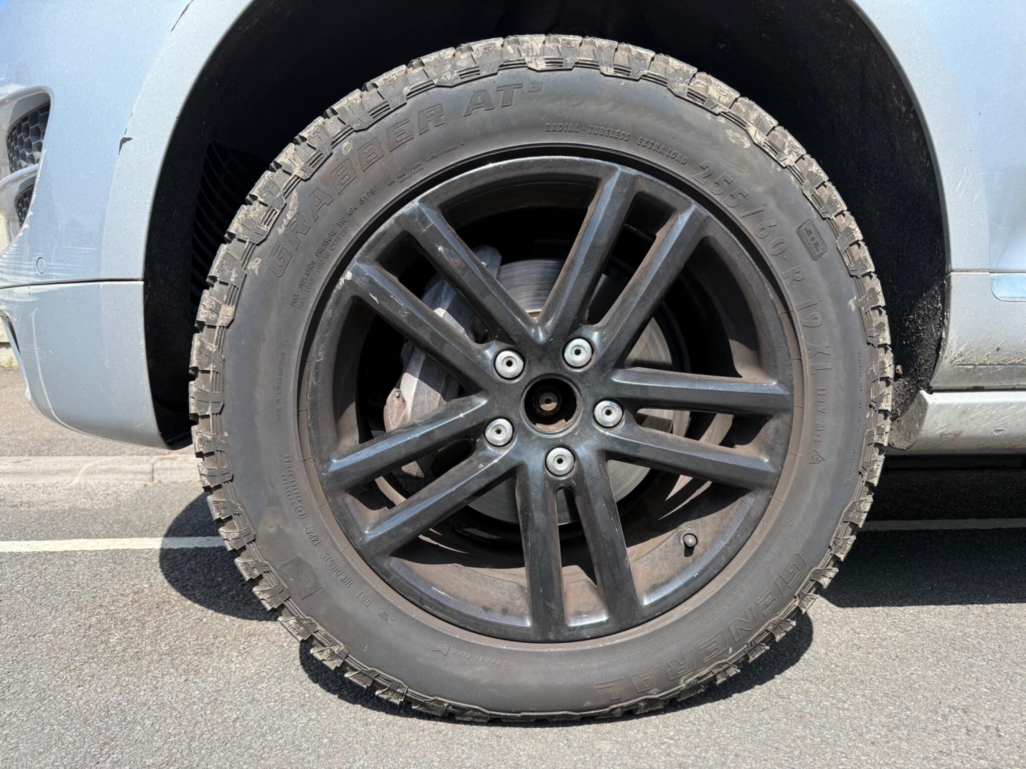 Volkswagen Touareg view 16