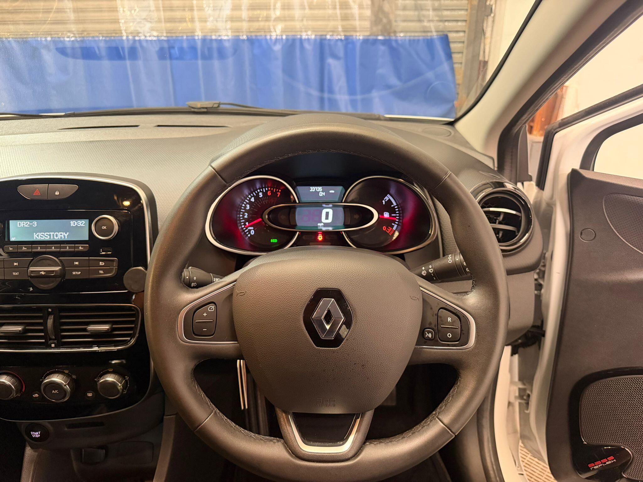 Renault Clio view 2