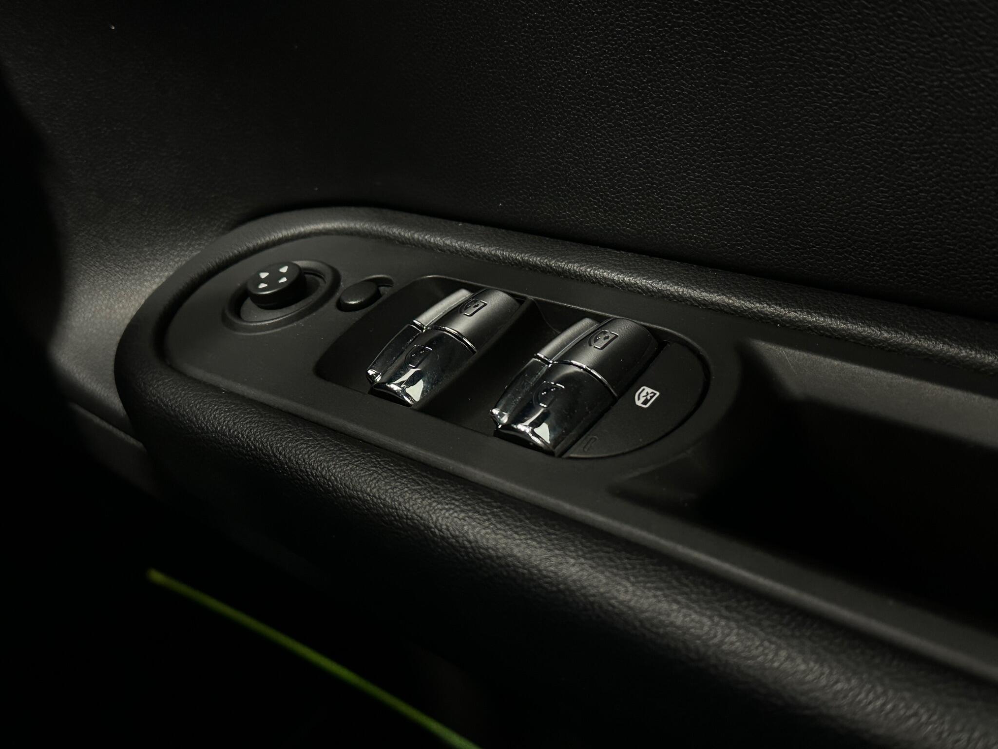 Mini Countryman view 18