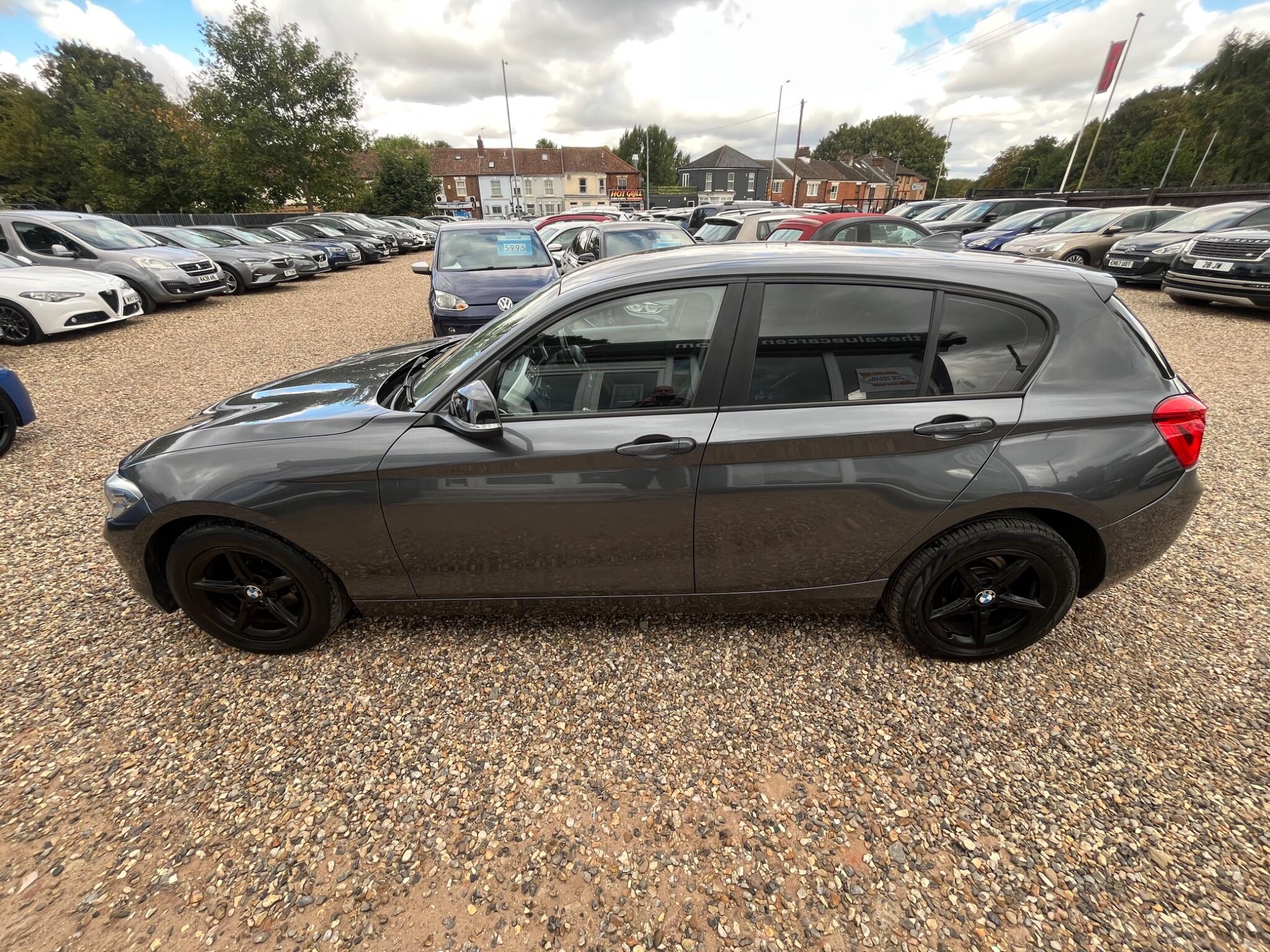 BMW 1 Series view 9