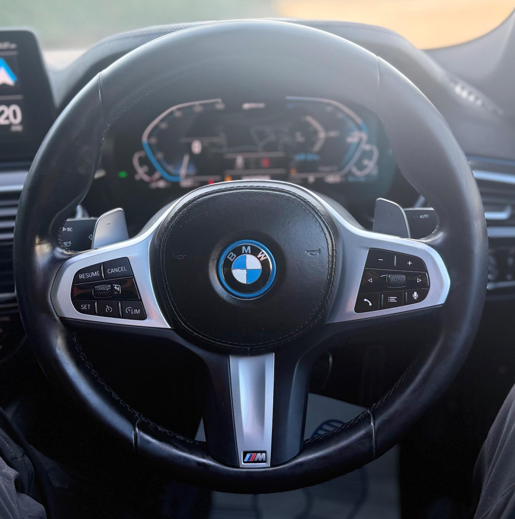 BMW 5 Series view 32