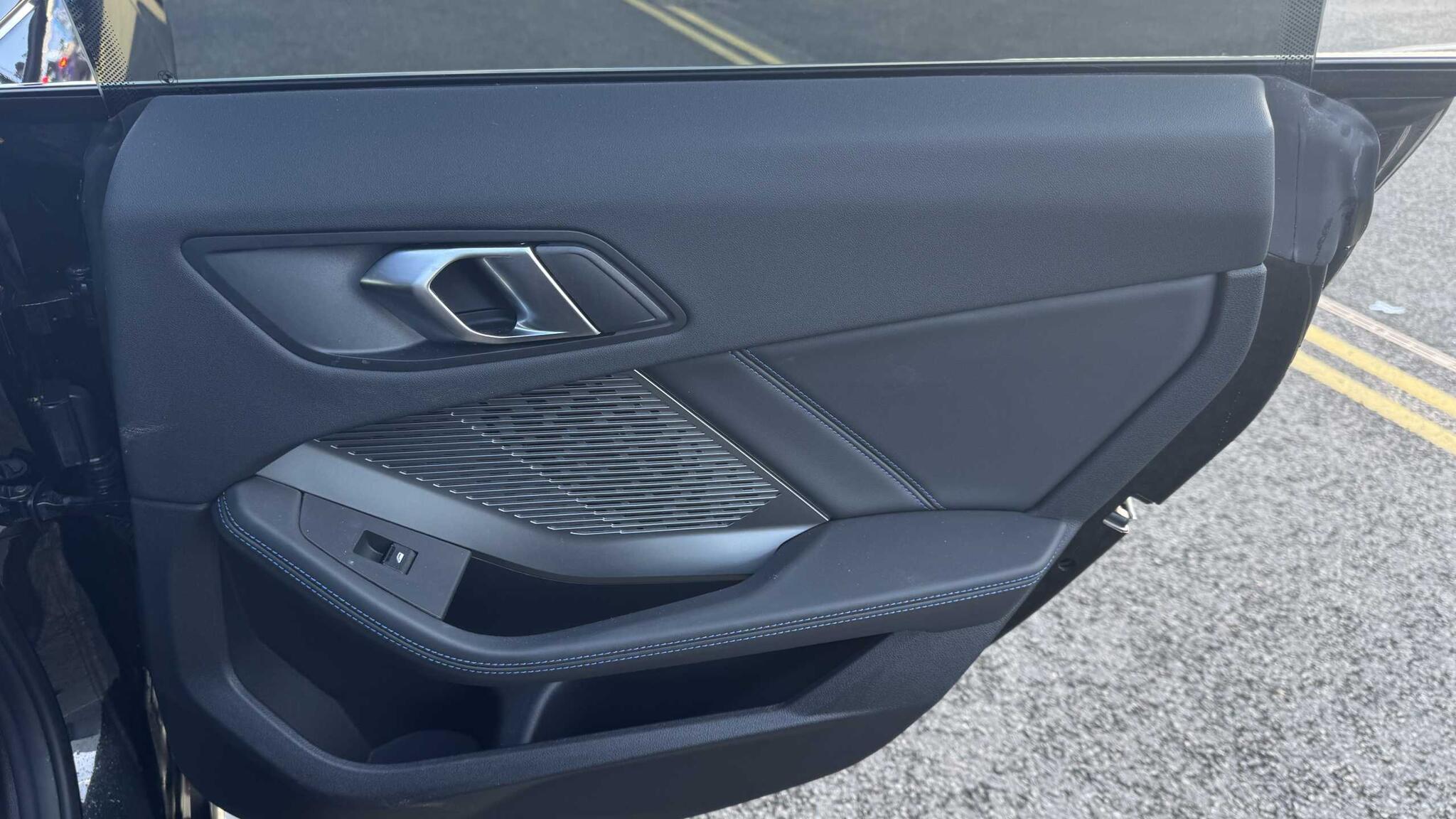 BMW 2 Series view 11