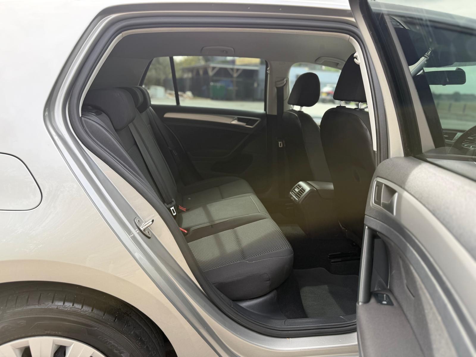 Volkswagen Golf view 42