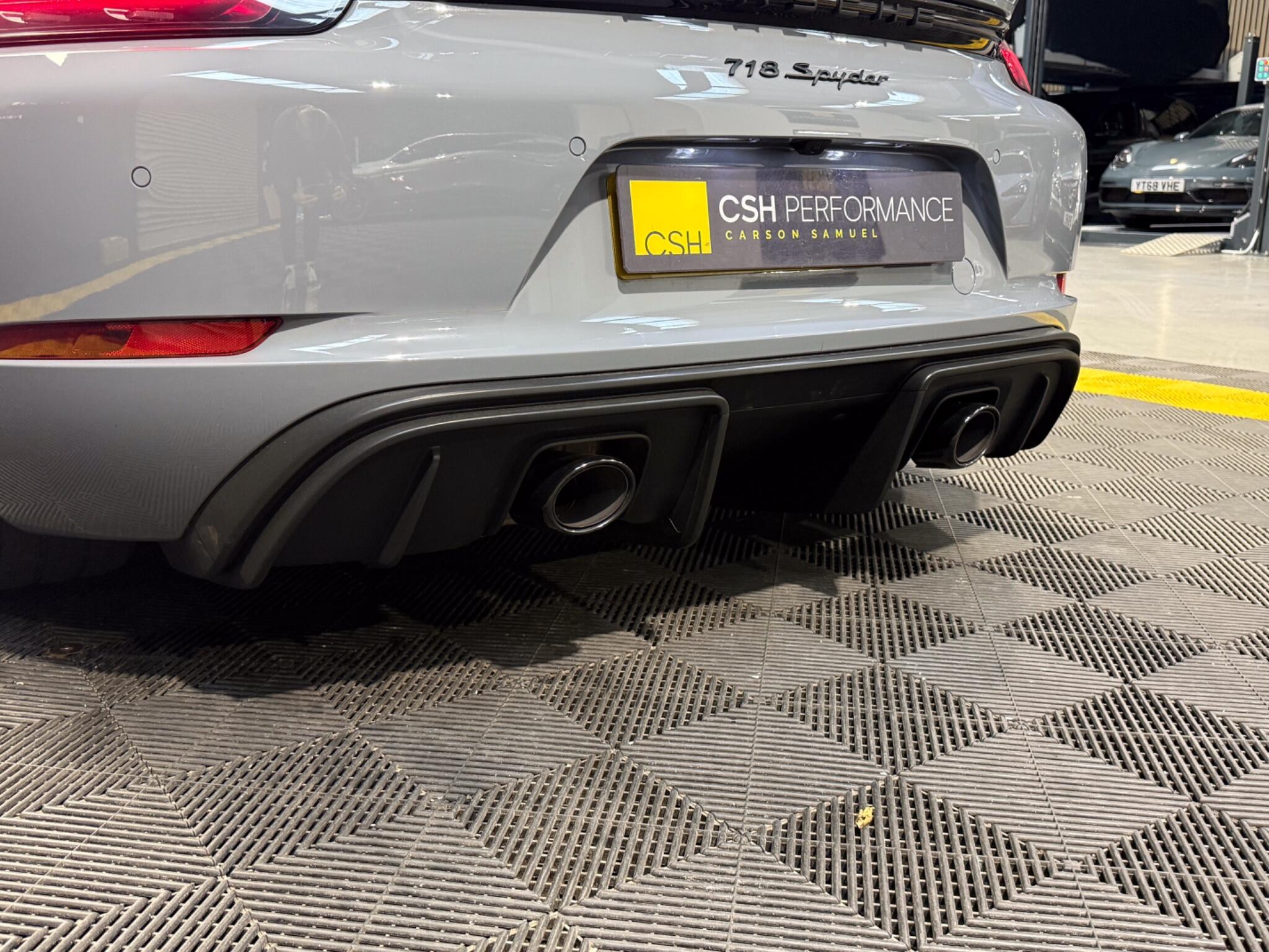 Porsche 718 Spyder view 18
