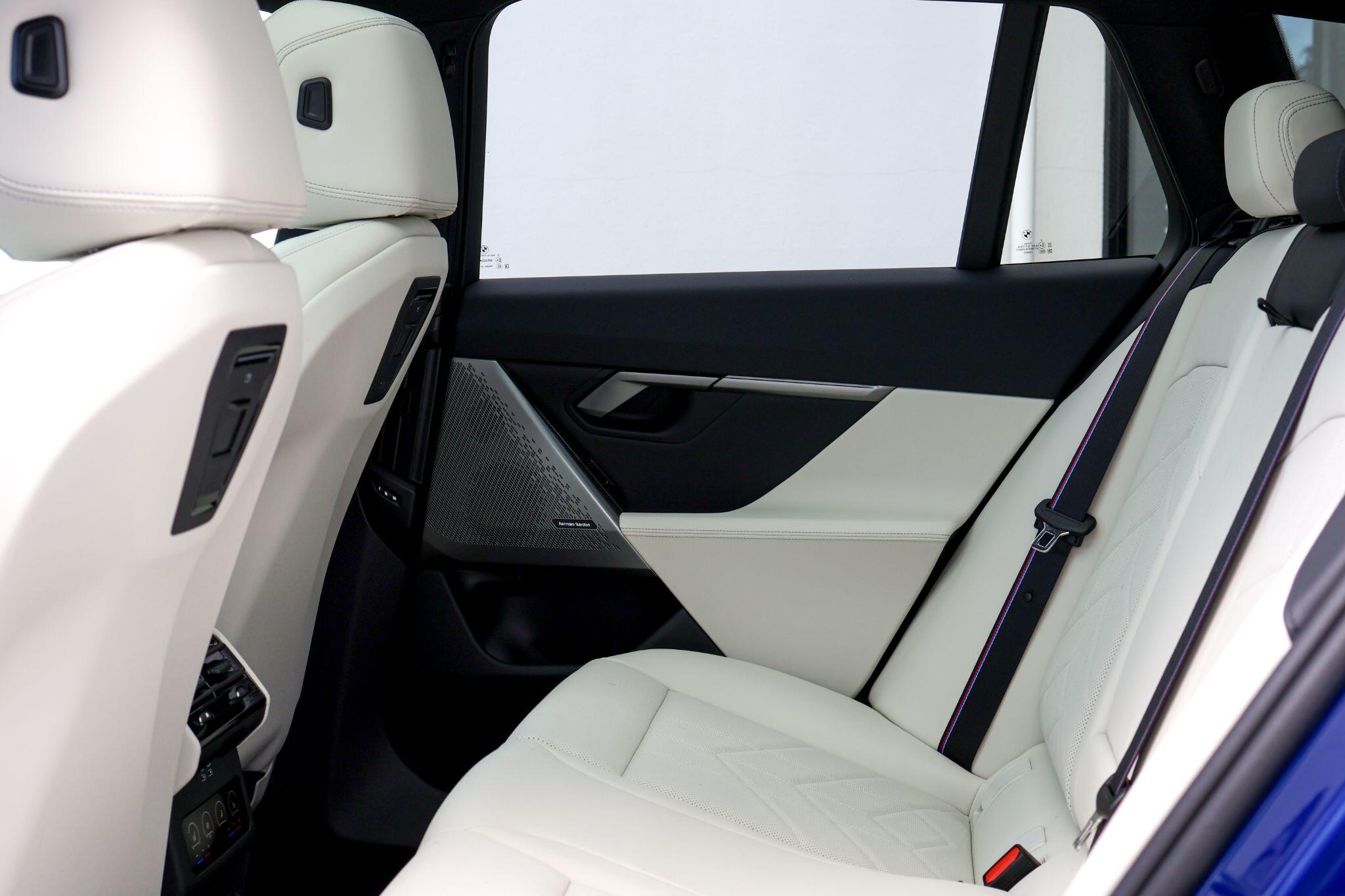 BMW 5 Series view 12