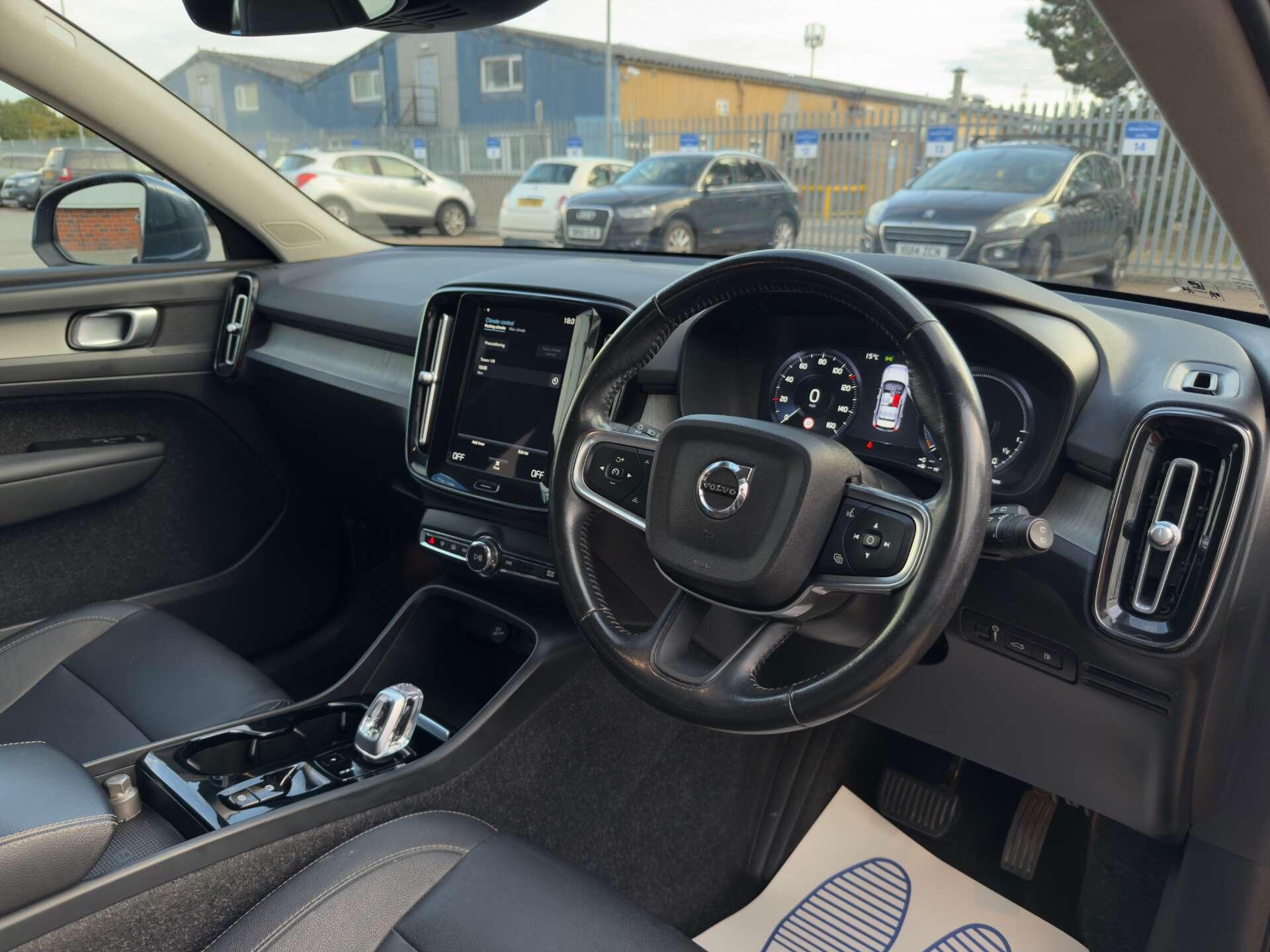 Volvo XC40 view 16